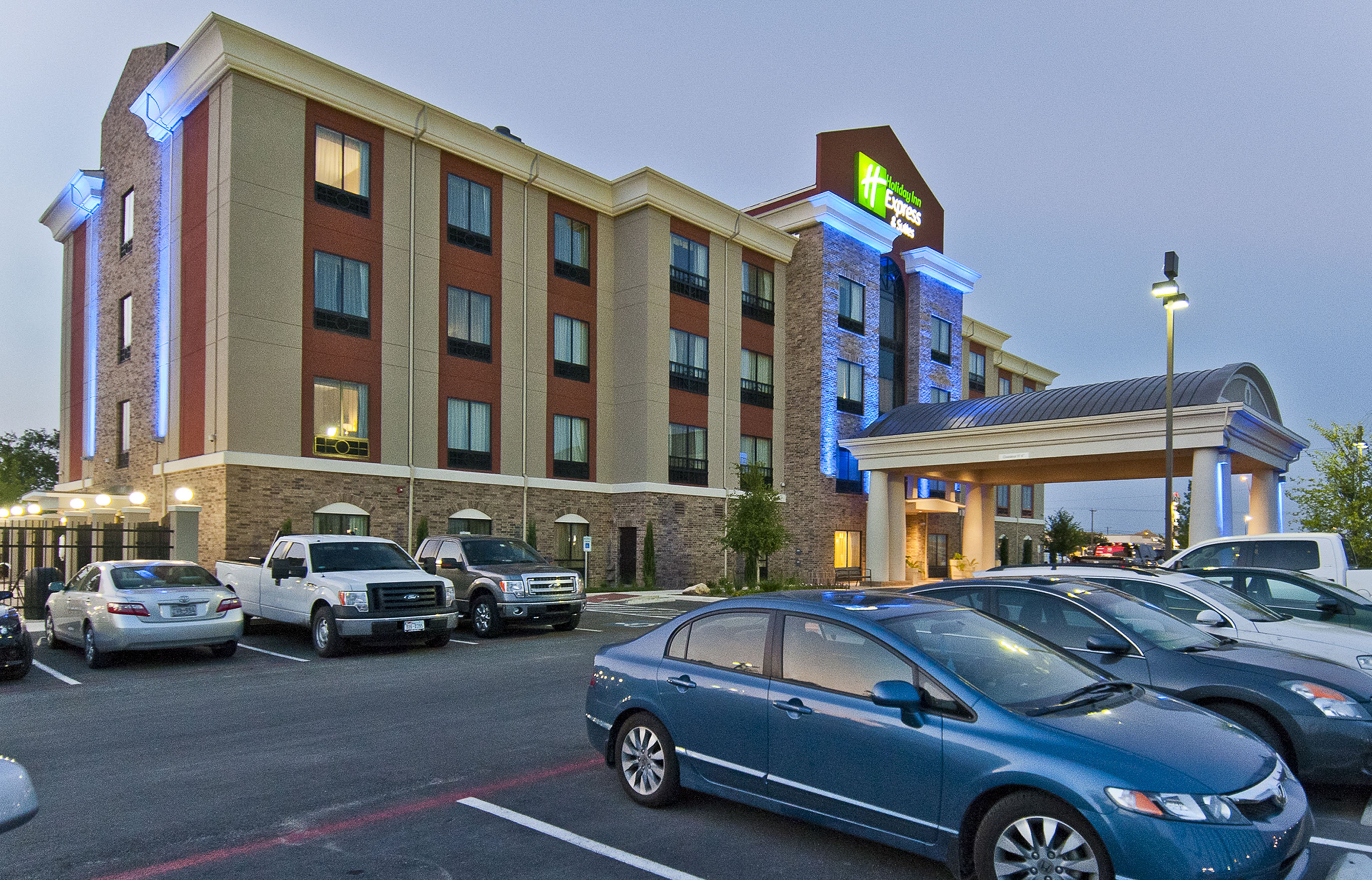 holiday inn express and suites san antonio se by a