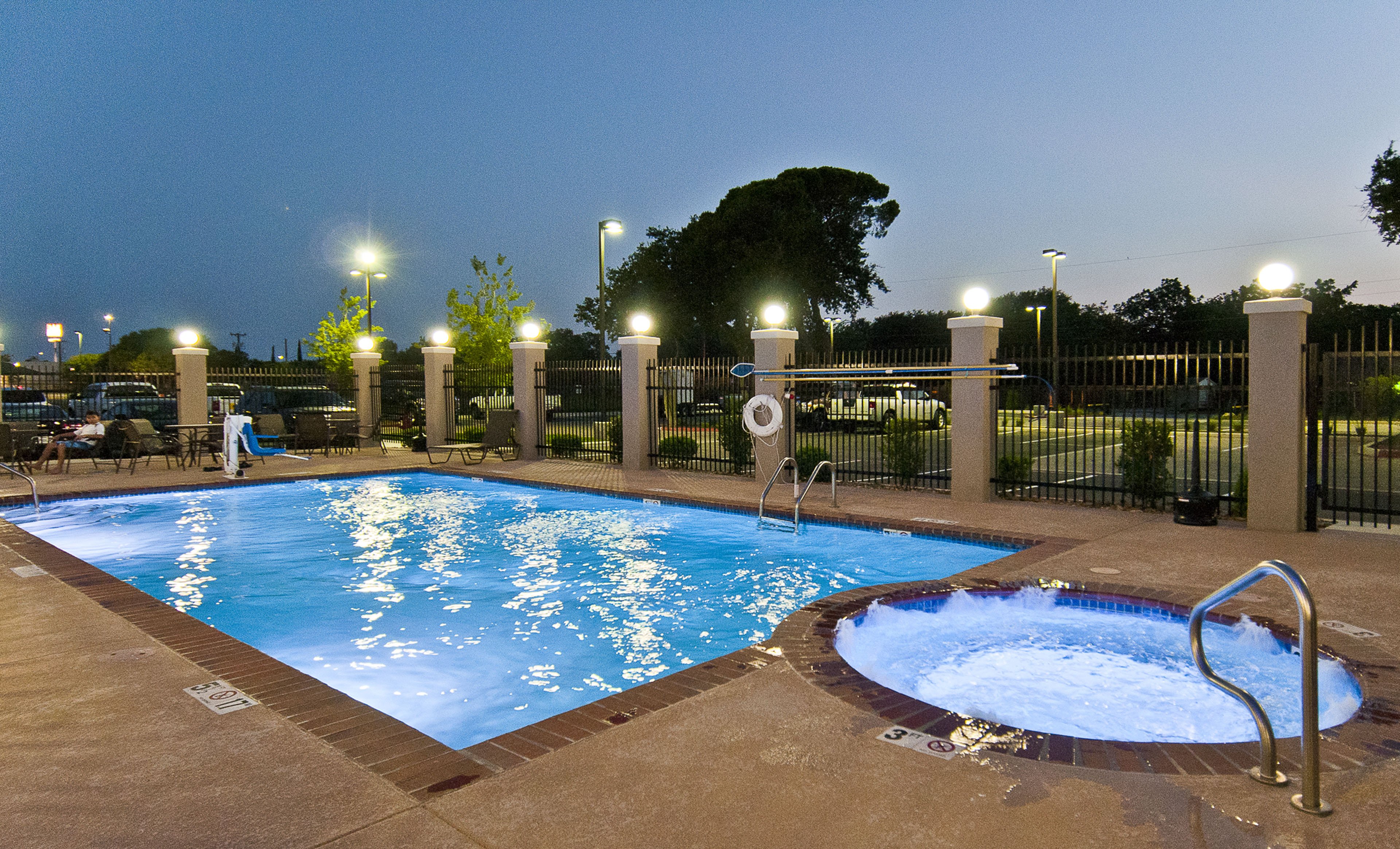 holiday inn express and suites san antonio se by a