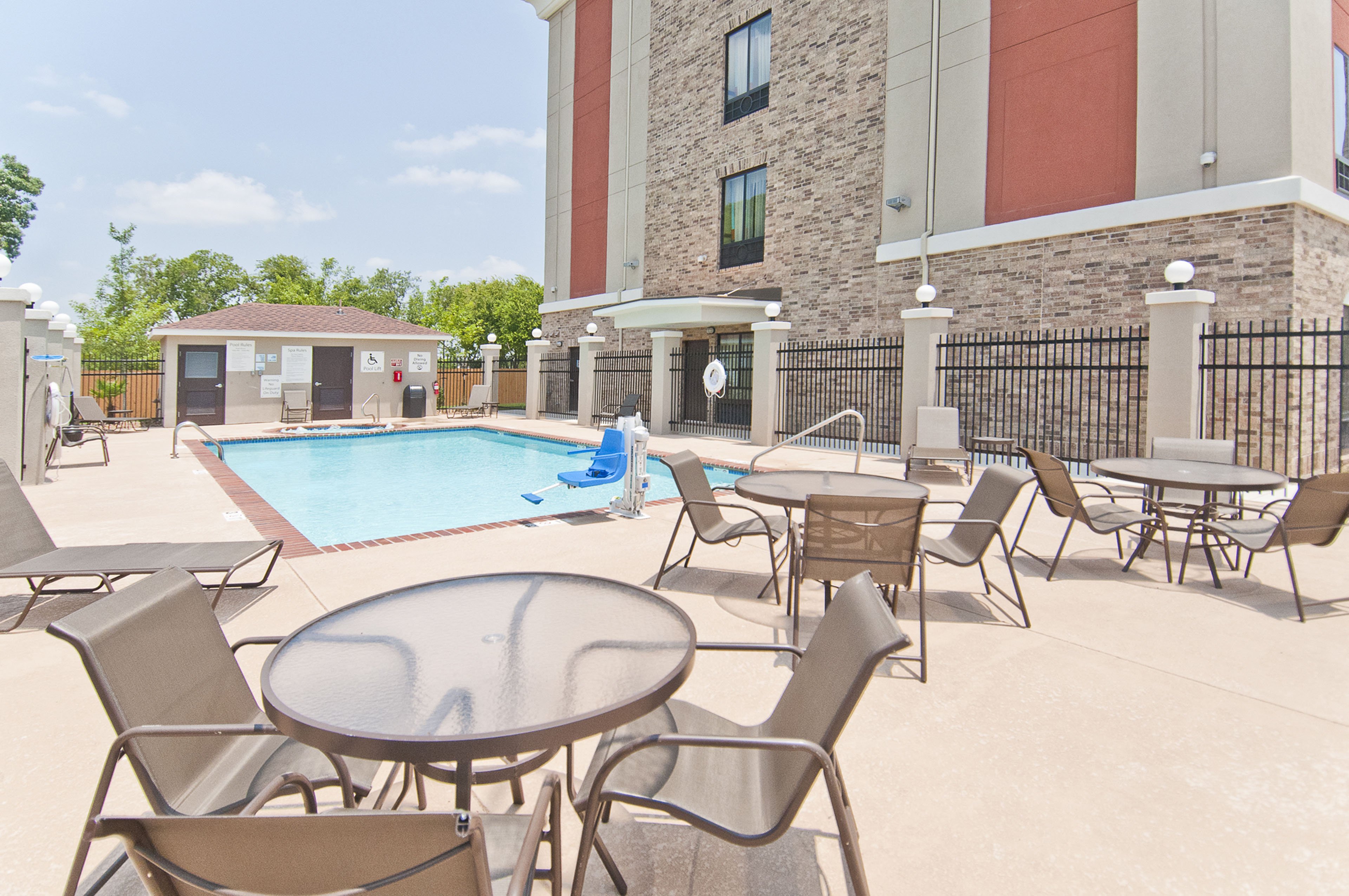 holiday inn express and suites san antonio se by a