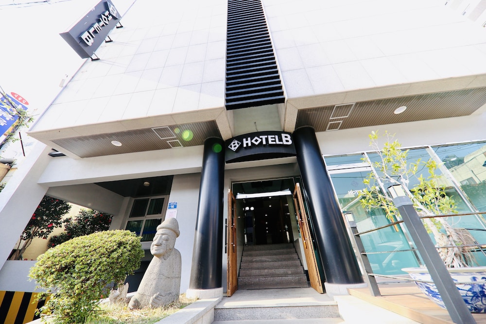 b hotel