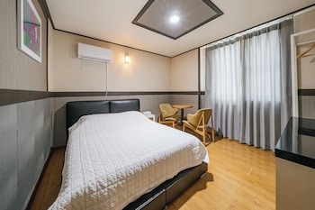 b hotel