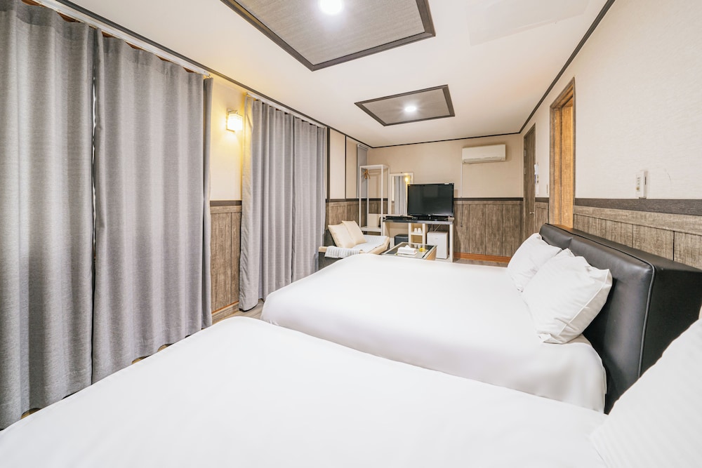 b hotel