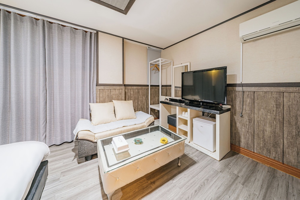 b hotel