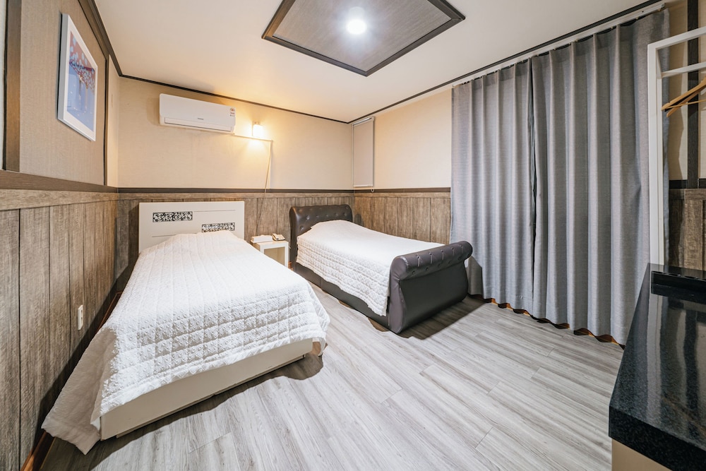 b hotel