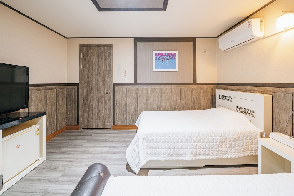 b hotel