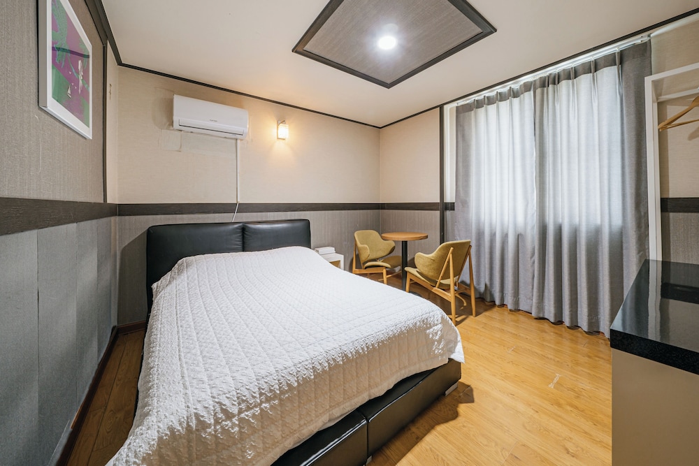 b hotel