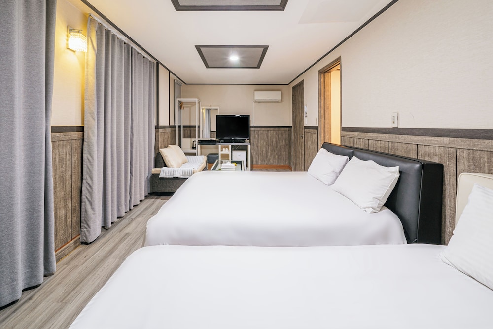 b hotel