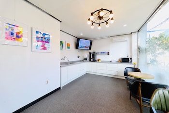 b hotel
