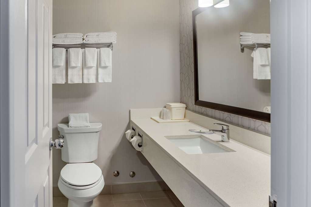 quality inn airport west