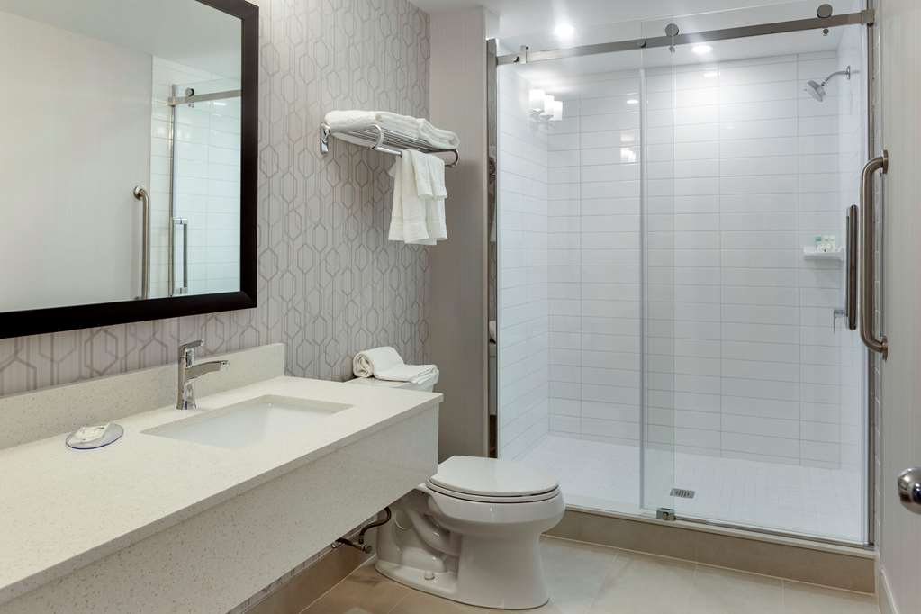 quality inn airport west