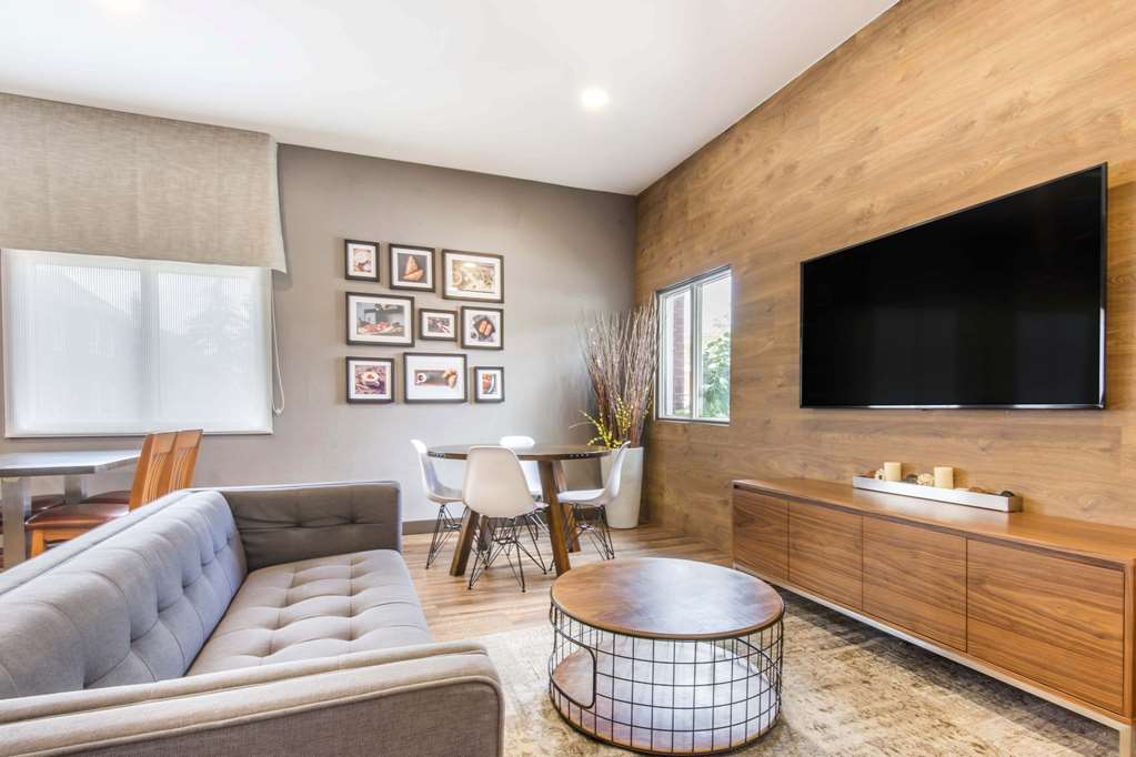 quality inn airport west