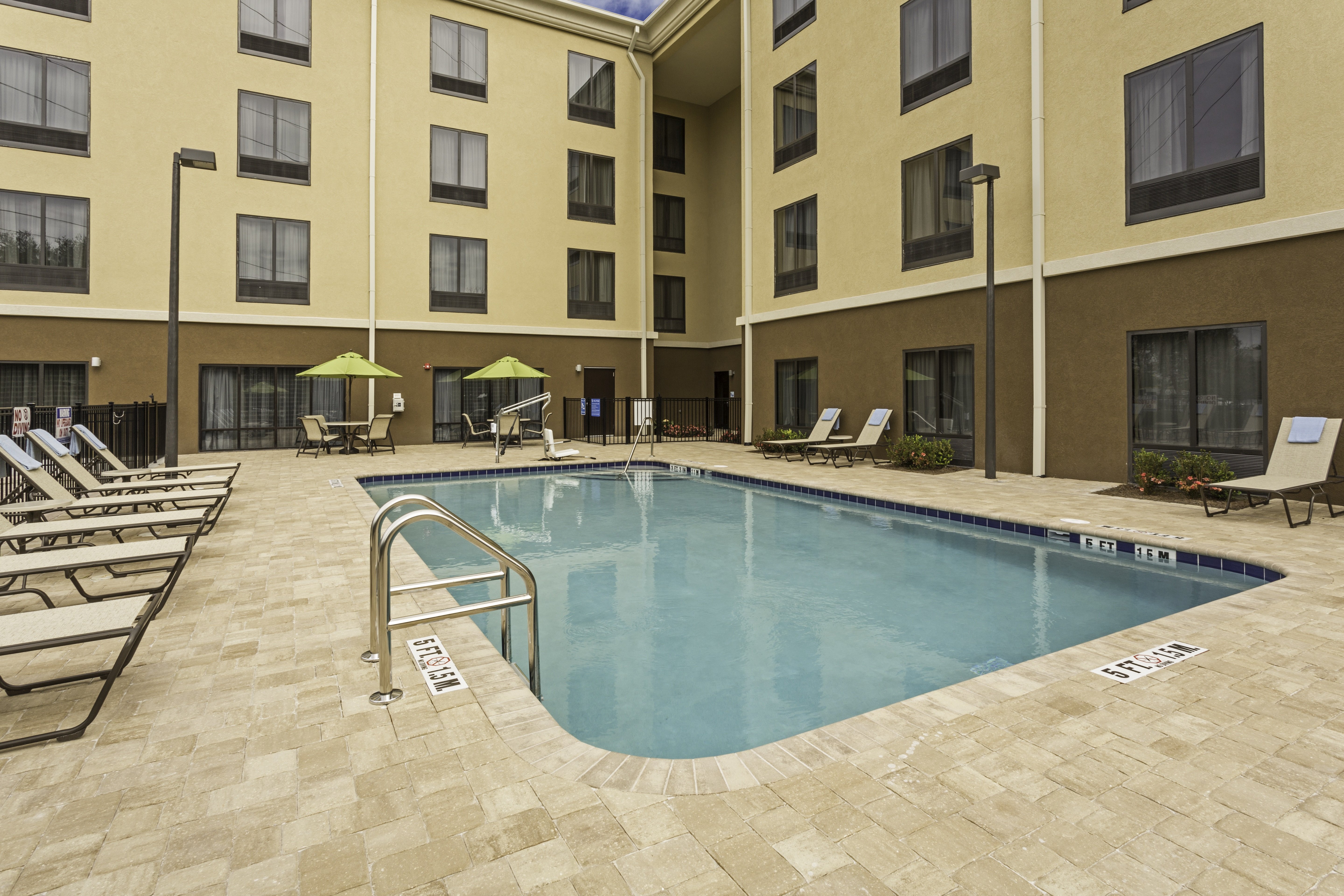 holiday inn express and suites orlando east ucf area