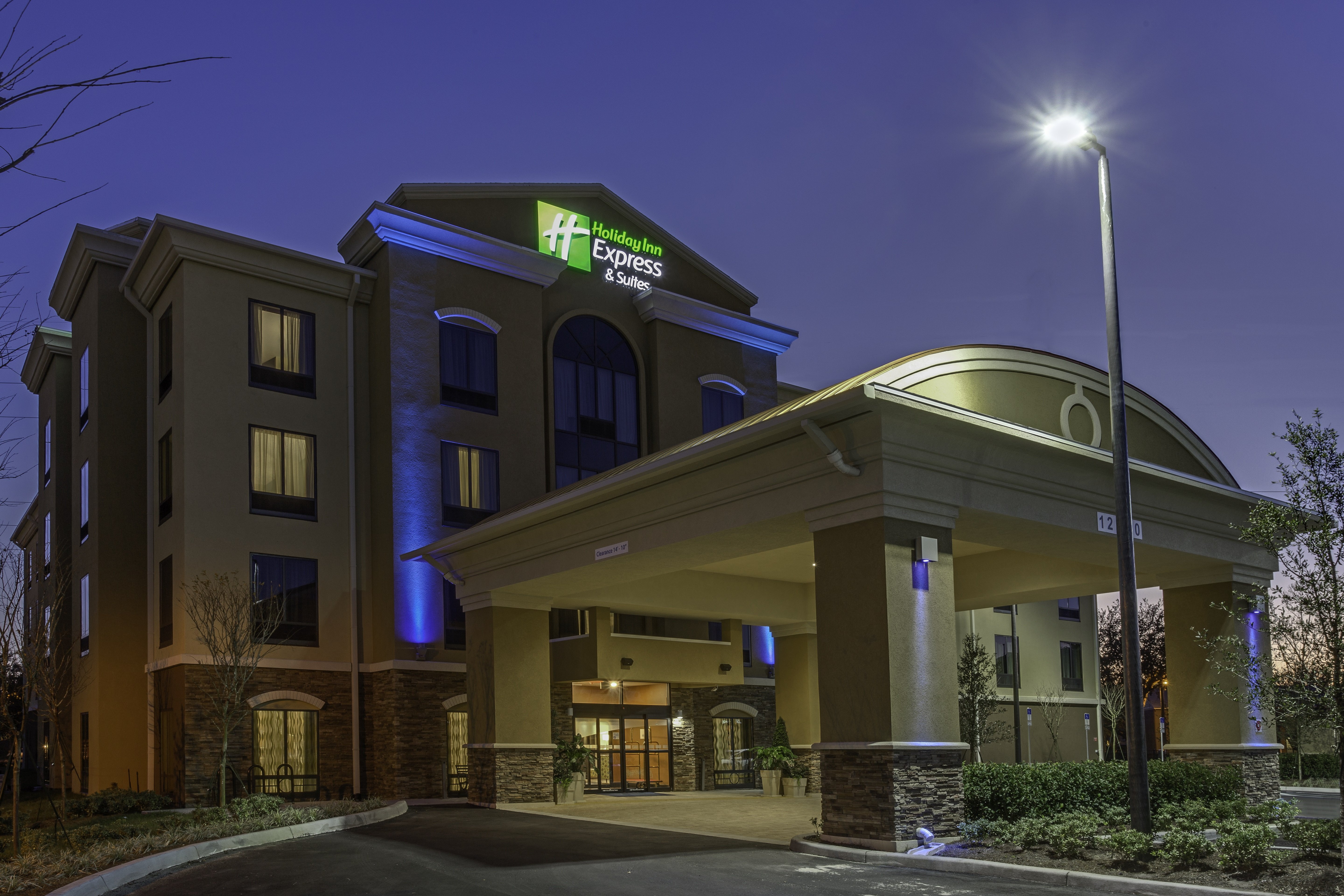 holiday inn express and suites orlando east ucf area