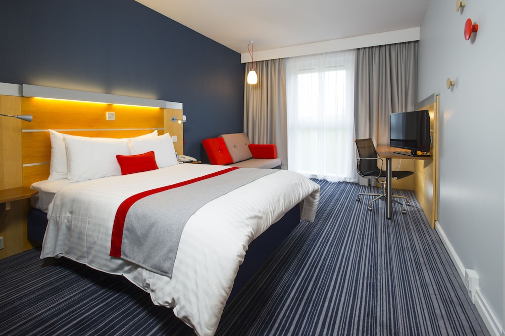 holiday inn express london epsom downs by ihg