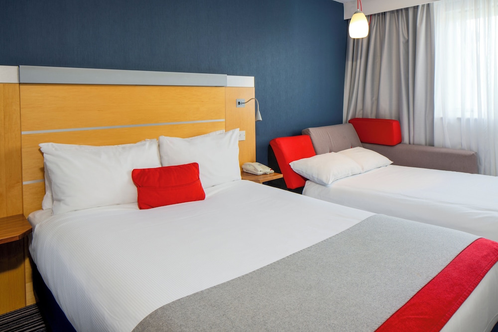 holiday inn express london epsom downs by ihg