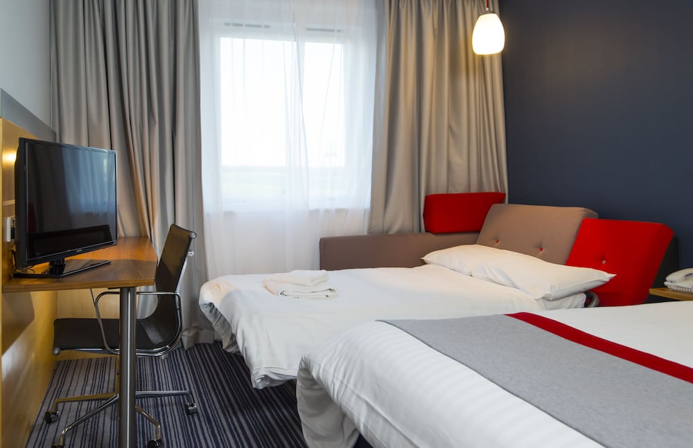 holiday inn express london epsom downs by ihg