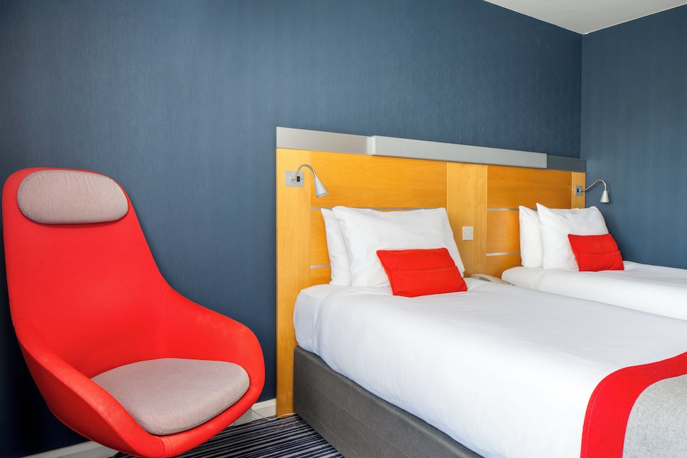 holiday inn express london epsom downs by ihg