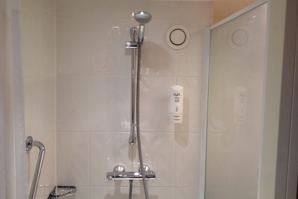 holiday inn express london epsom downs by ihg