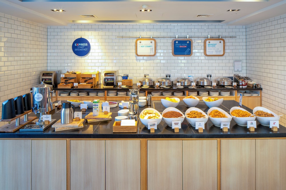 holiday inn express london epsom downs by ihg