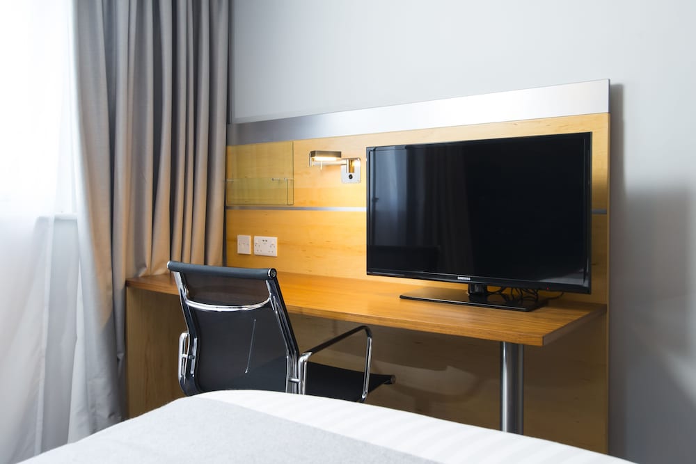 holiday inn express london epsom downs by ihg