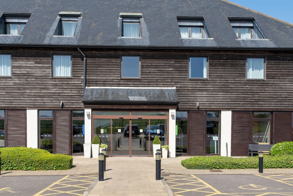 holiday inn express london epsom downs by ihg