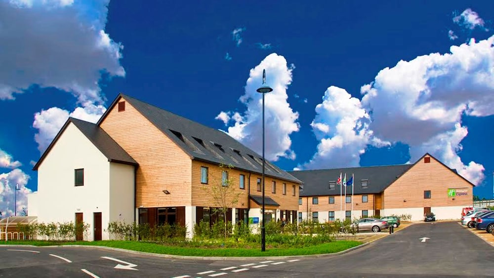 holiday inn express london epsom downs by ihg