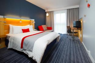 holiday inn express london epsom downs by ihg