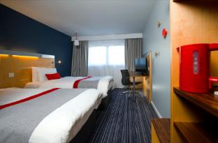 holiday inn express london epsom downs by ihg