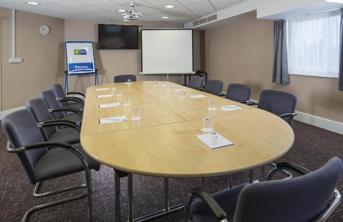 holiday inn express london epsom downs by ihg