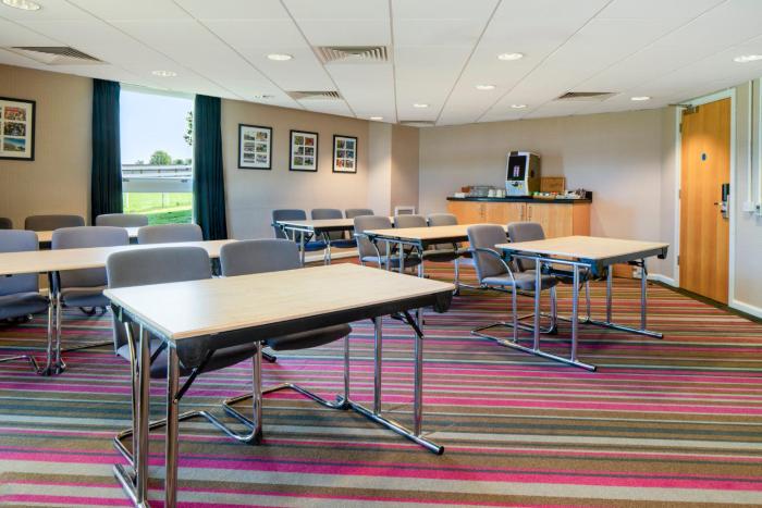 holiday inn express london epsom downs by ihg