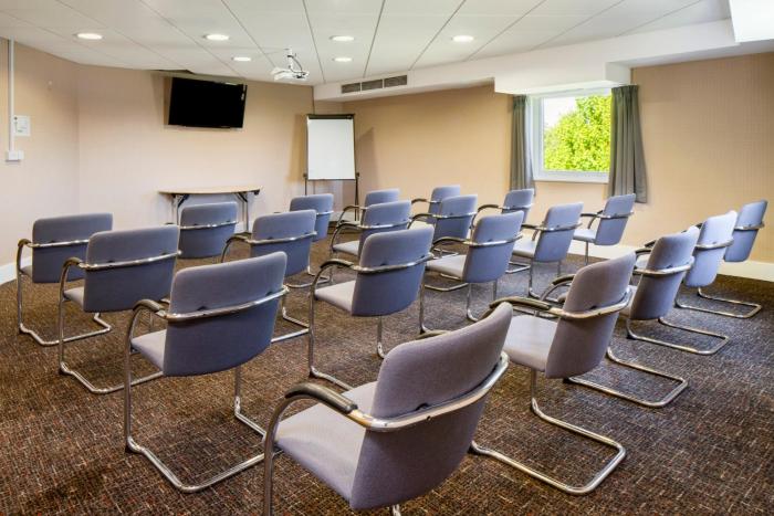 holiday inn express london epsom downs by ihg