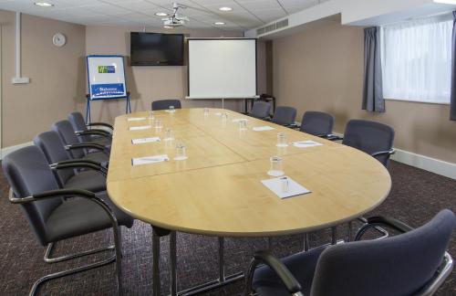 holiday inn express london epsom downs by ihg