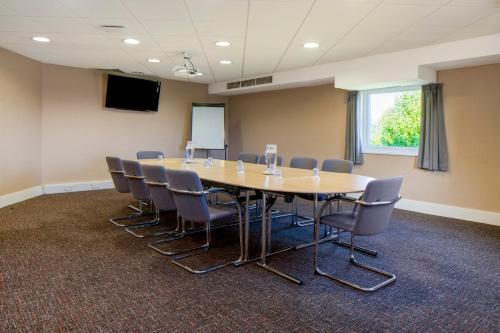 holiday inn express london epsom downs by ihg
