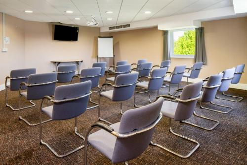 holiday inn express london epsom downs by ihg