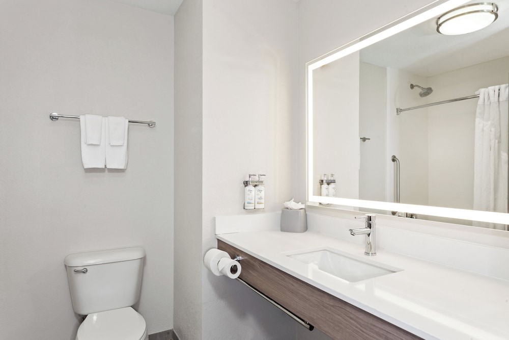 holiday inn express and suites chicago west ohare airport area