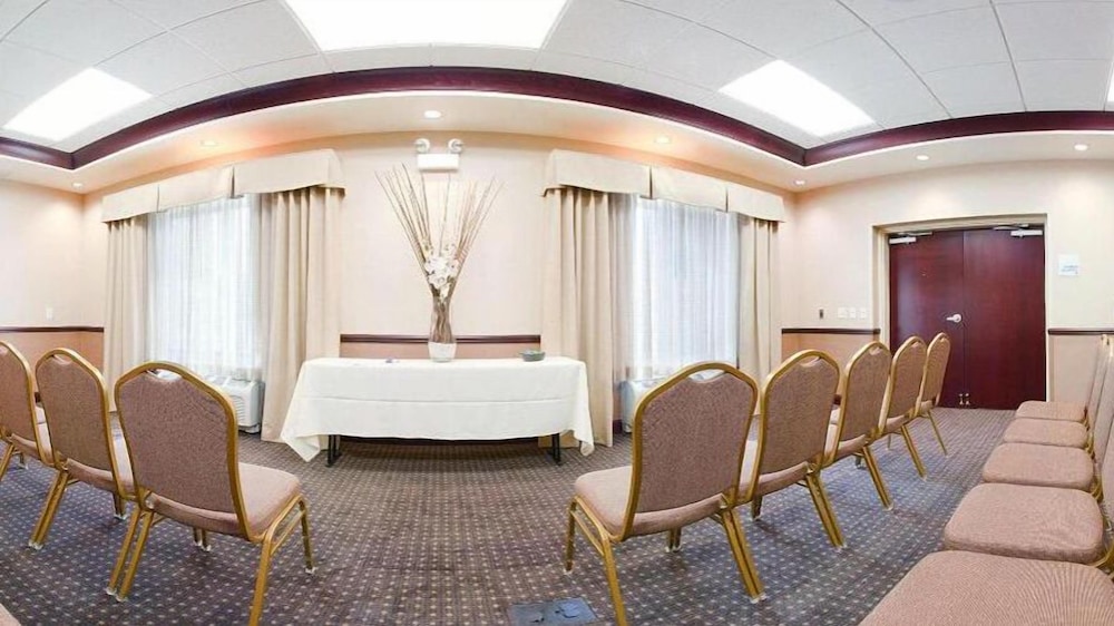holiday inn express and suites chicago west ohare airport area
