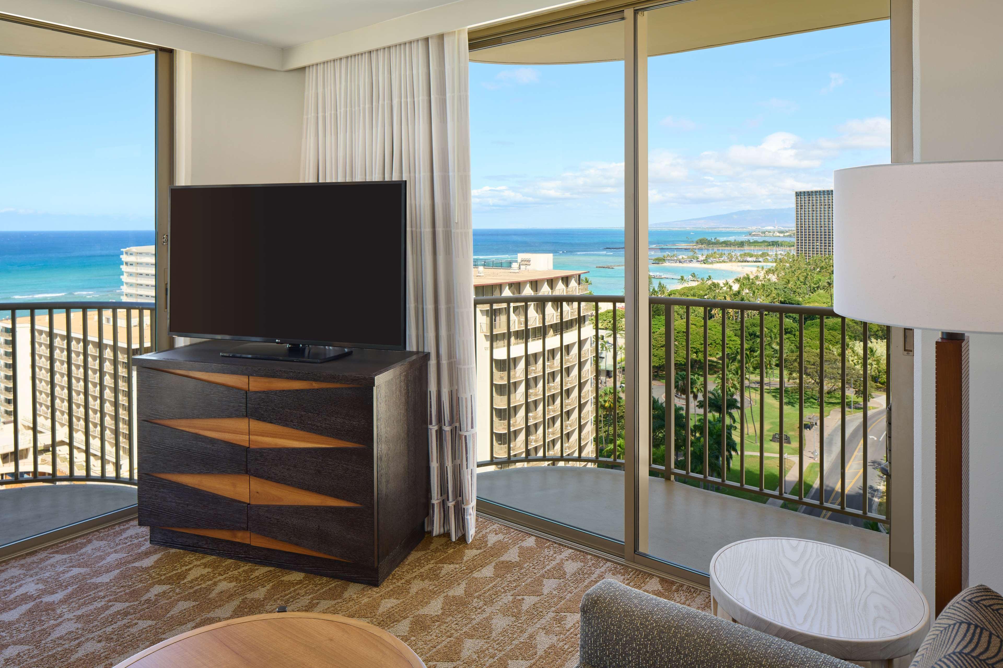 embassy suites by hilton waikiki beach walk