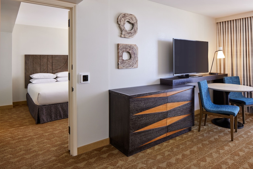 embassy suites by hilton waikiki beach walk