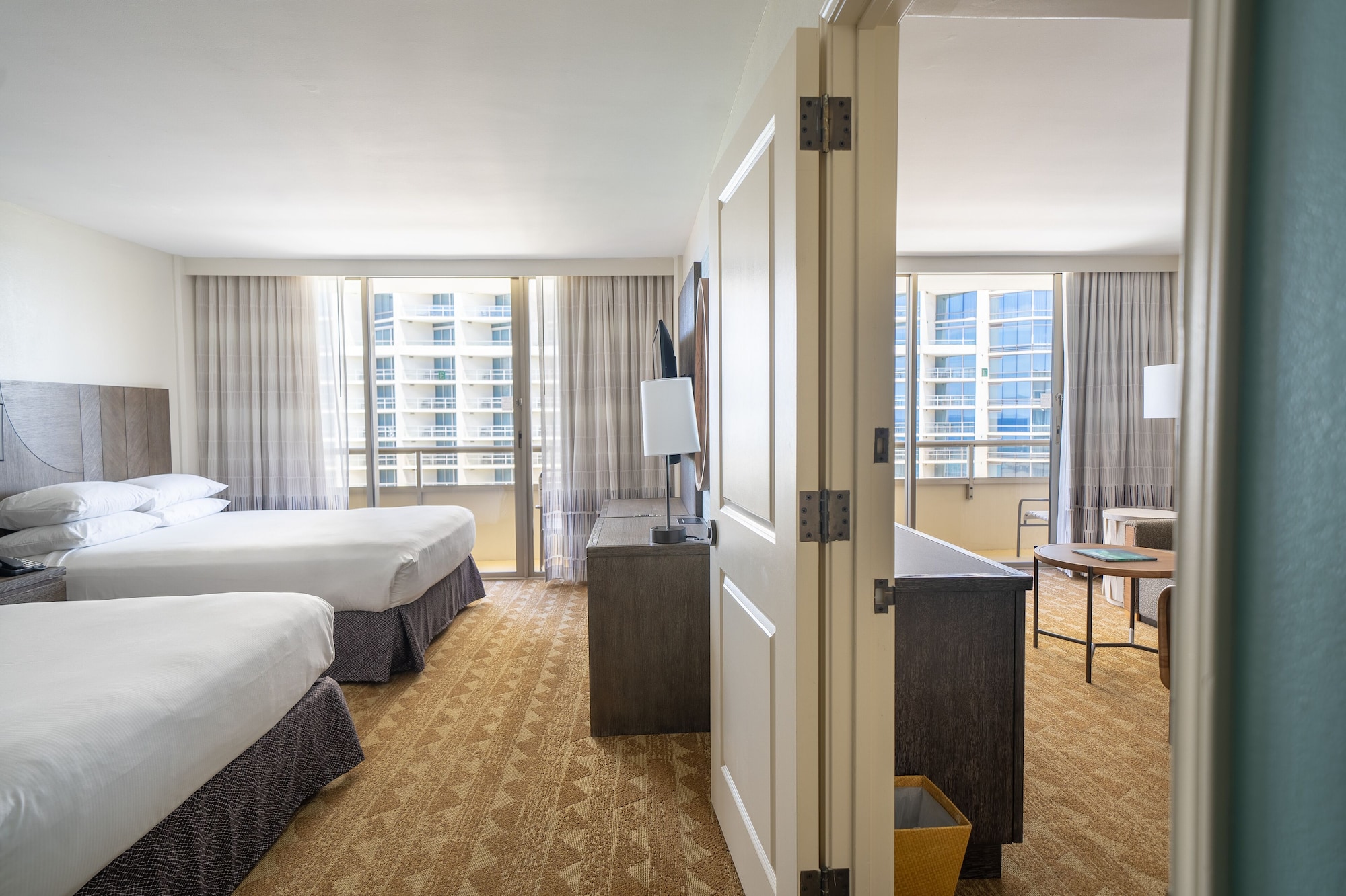 embassy suites by hilton waikiki beach walk