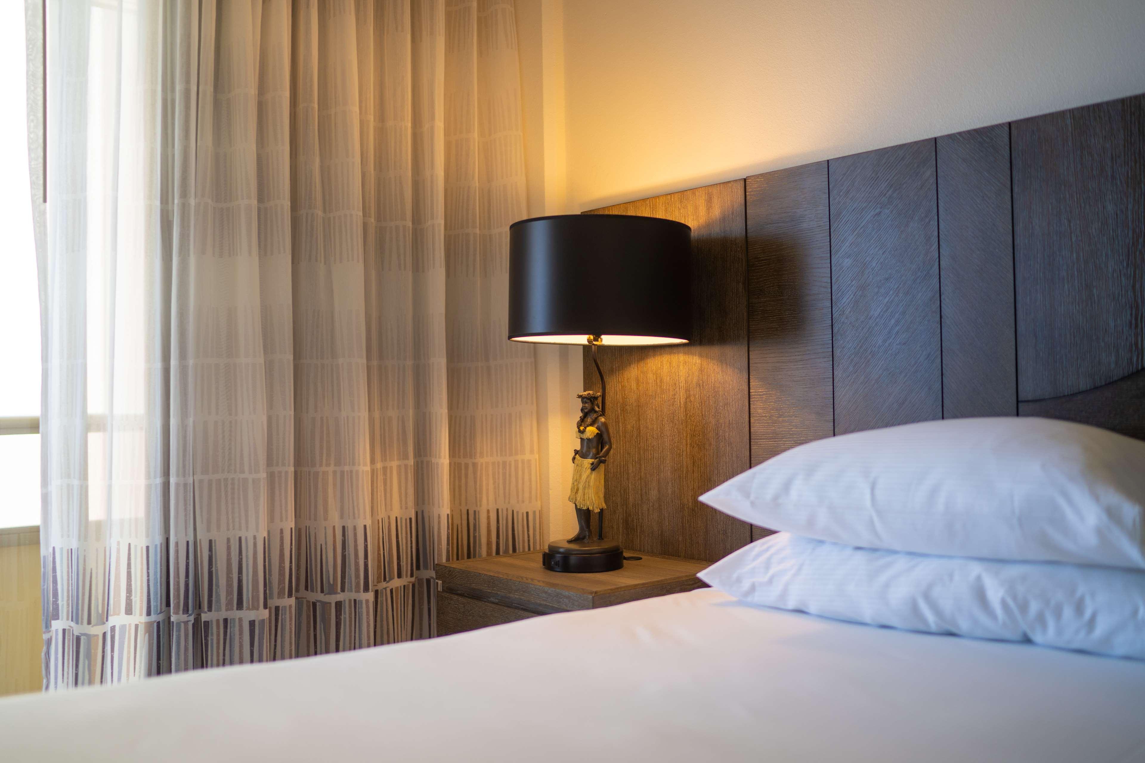 embassy suites by hilton waikiki beach walk