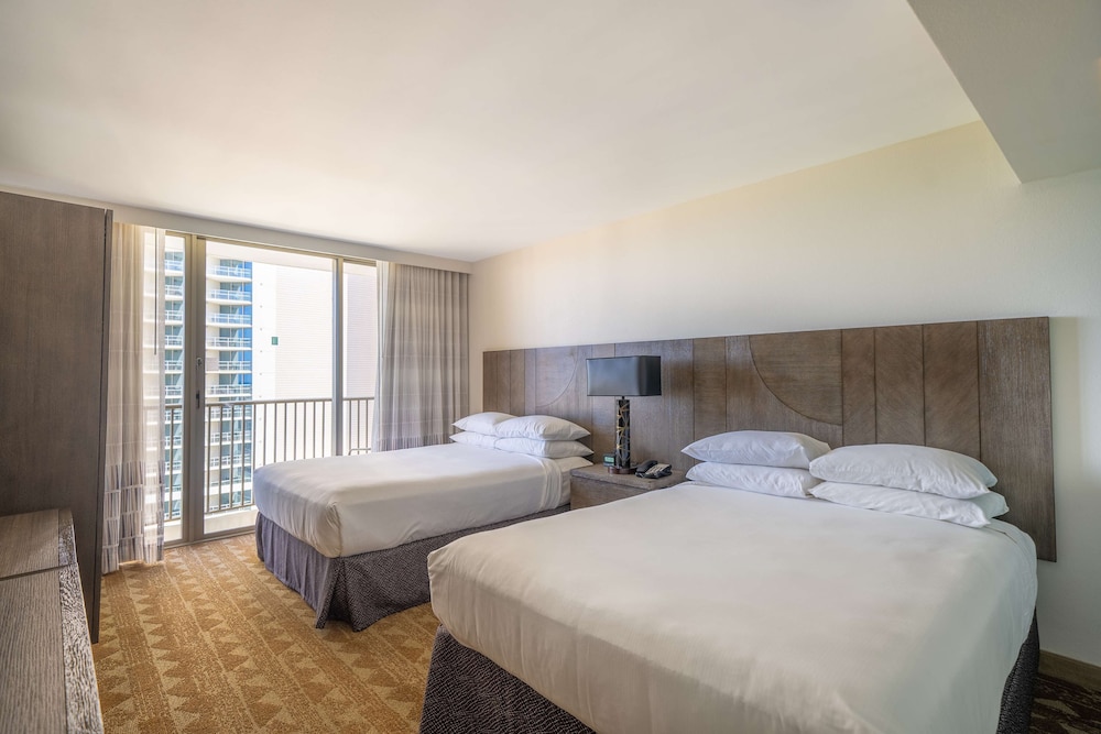 embassy suites by hilton waikiki beach walk