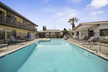 lemon tree hotel and suites anaheim