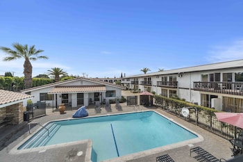 lemon tree hotel and suites anaheim