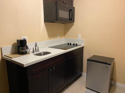 Lemon Tree Hotel & Suites Anaheim,Los Angeles>>Anaheim,3 star