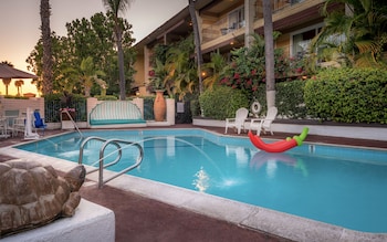 hotel pepper tree boutique kitchen studios anaheim