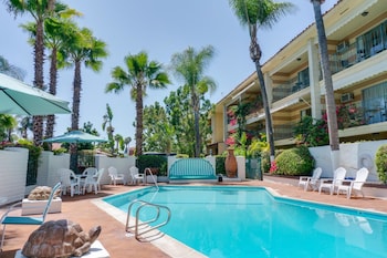 hotel pepper tree boutique kitchen studios anaheim