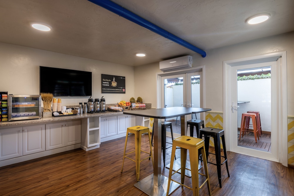 hotel pepper tree boutique kitchen studios anaheim