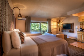 hotel pepper tree boutique kitchen studios anaheim