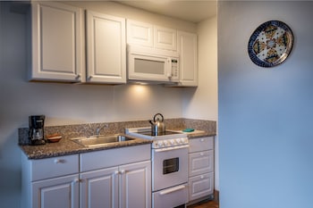 hotel pepper tree boutique kitchen studios anaheim