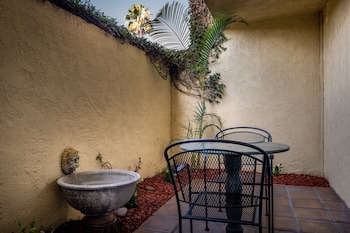 hotel pepper tree boutique kitchen studios anaheim